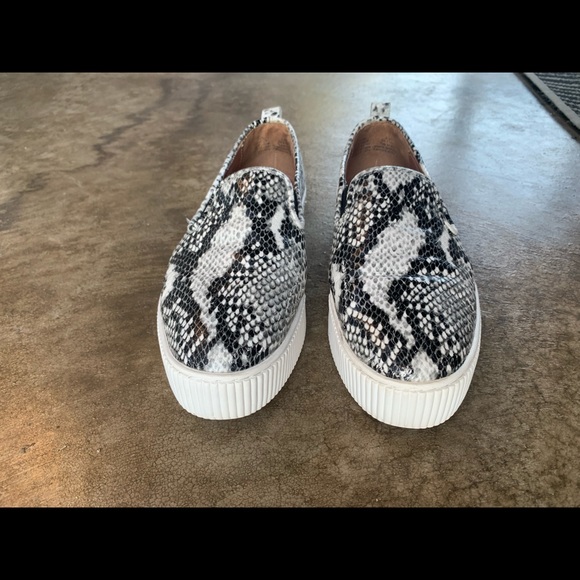 Halogen Python Printed Leather Shoes - Picture 2 of 10